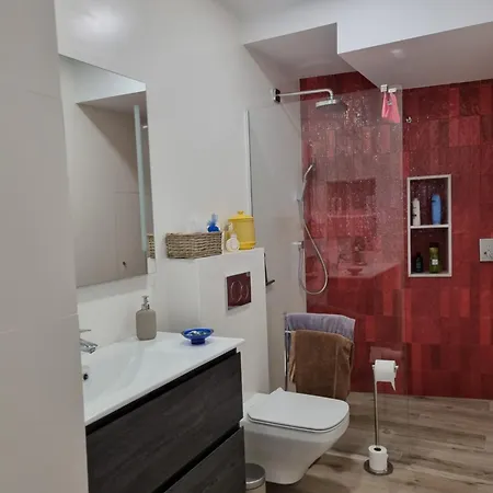 בית נופש Casa Helene Con Terraza Privada *